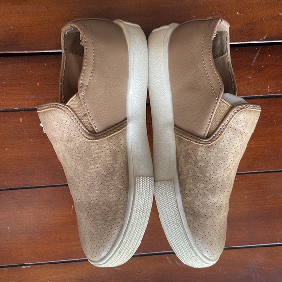 Used Michael Kors Slip-On Sneakers Size 12 - Picture 6 of 8